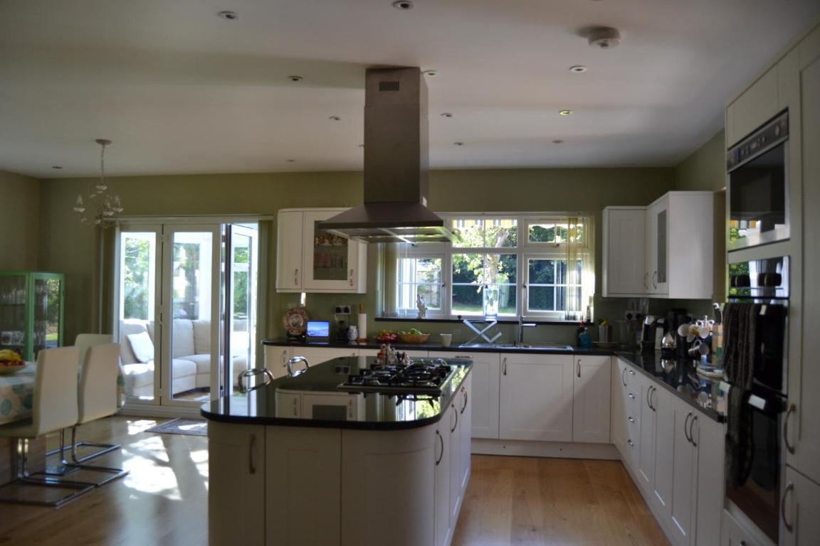 Leafy Suburban Bed And Breakfast Northwood  Екстер'єр фото
