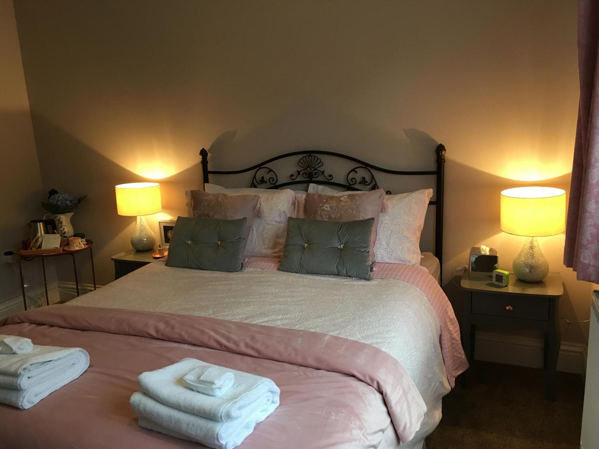 Leafy Suburban Bed And Breakfast Northwood  Екстер'єр фото