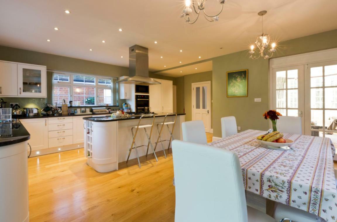 Leafy Suburban Bed And Breakfast Northwood  Екстер'єр фото